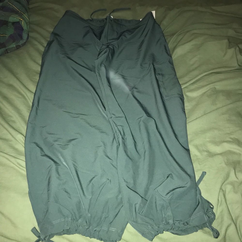 super cooling and comfy, old Navy green active wear cargo pants
